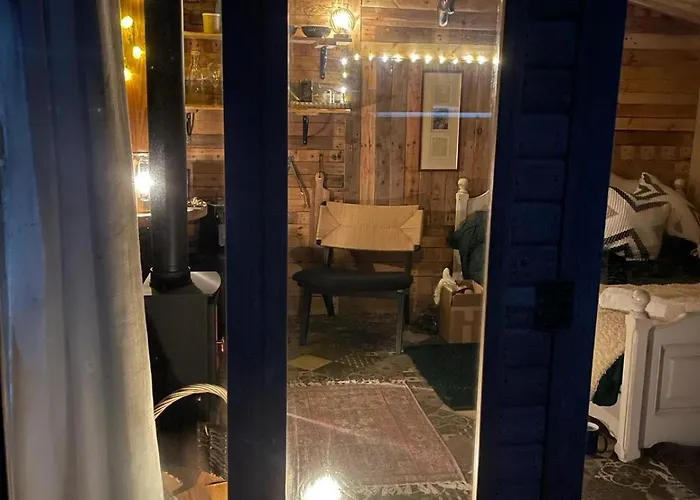 Kemp The Deer Hut At Carr House Farm *